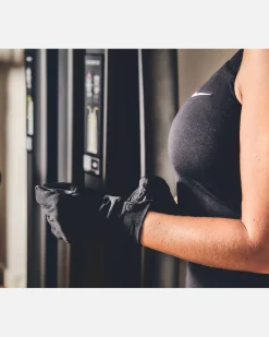 BESKYTTENDE FITNESS- OG SHOPPINGHANDSKE DAME