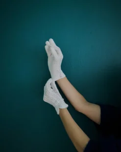 PROTECTIVE CROCHET GLOVES